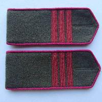 Feldsowjetische Schulterklappen für Infanterie Unteroffizier in der Roten Armee, Typ 1943, COPY. Feldschulterklappen sollten ohne Schablonen oder Embleme der Streitkräfte getragen werden. Gebraucht bis Dezember 1955.