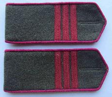 Feldsowjetische Schulterklappen für Infanterie Unteroffizier in der Roten Armee, Typ 1943, COPY. Feldschulterklappen sollten ohne Schablonen oder Embleme der Streitkräfte getragen werden. Gebraucht bis Dezember 1955.