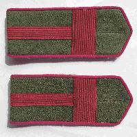 Feldsowjetische Schulterklappen für Infanterie STARSCHINA in der Roten Armee. Typ 1943, COPY. Feldschulterklappen sollten ohne Schablonen oder Embleme der Streitkräfte getragen werden. Gebraucht bis Dezember 1955.
