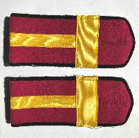 Sovětské služební nárameníky pěchotního poddůstojníka (STARŠINA) rudé armády. Vz.1943, KOPIE. Služební nárameníky měly být nošeny se zlatými emblémy označujícími obor služby a s šablony, které označují část/jednotku.