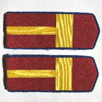 Alltägliche sowjetische Schulterklappen für NKVD STARSCHINA in der Roten Armee, Typ 1943, COPY. Alltägliche Schulterklappen sollten mit goldenen Emblemen versehen sein, welche die Art der Truppen bestimmen.