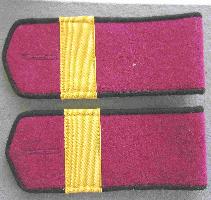 Sovětské služební nárameníky pěchotního poddůstojníka (St.SERŽANT) rudé armády. Vz.1943, KOPIE. Služební nárameníky měly být nošeny se zlatými emblémy označujícími obor služby a s šablony, které označují část/jednotku.