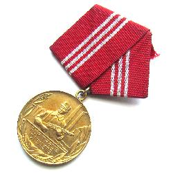 NDR Medaile za 20 let Věrnou Službu u Bojových skupin Dělnické třídy