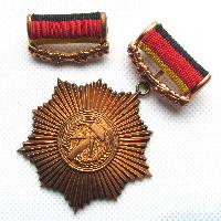 DDR Der Vaterländische Verdienstorden, Bronze Stern In der Box